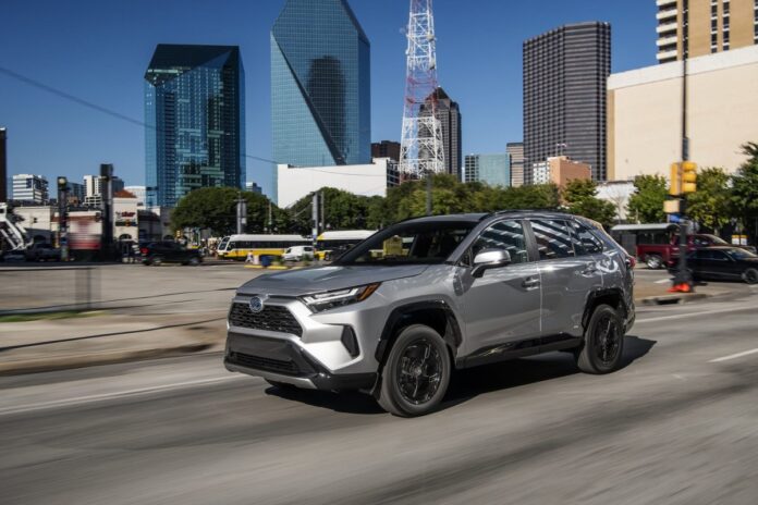 2022_Toyota_RAV4_SE_Hybrid_016-1500x1000-2.jpg