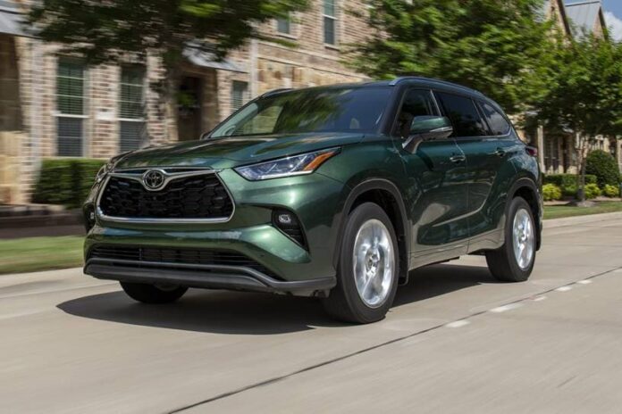 2023_toyota_highlander_4dr-suv_limited_fq_oem_1_815x543.jpg