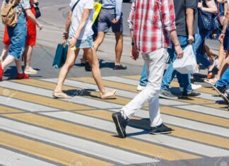 EE.UU. ¿En qué horarios, y causadas por conductores, ocurren las tasas más altas de muertes de peatones?