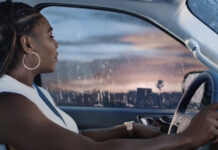 Serena Williams nos muestra como es conducir el Lincoln Navigator con la conducción de manos libres BlueCruise