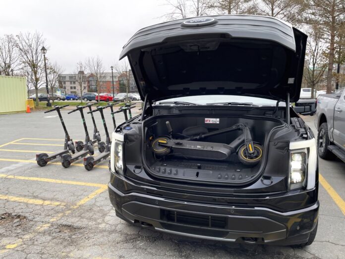 FordF-150Lightning_smallbusinesse-scootercharging_01.jpg