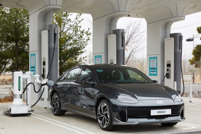 1hyundai-automatic-charging-robot-for-evs-03.jpg