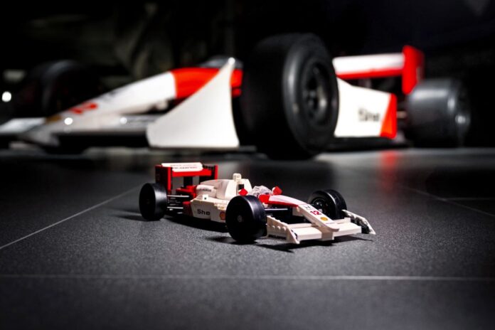 10330_AID2401742P2GL_LEGO-model-and-real-car_2x3_3.jpg