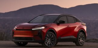 El Toyota C-HR del 2026 le da un toque deportivo y elegante al SUV eléctrico compacto