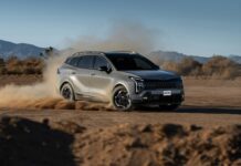 Kia anuncia los precios del Sportage en versiones híbrida (HEV) e híbrida enchufable (PHEV) del 2027.